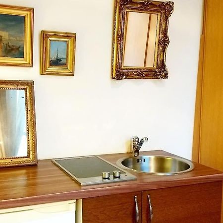 Small Luxurious Room In The Heart Of Saint Germain Párizs Kültér fotó