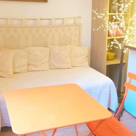 Small Luxurious Room In The Heart Of Saint Germain Párizs Kültér fotó