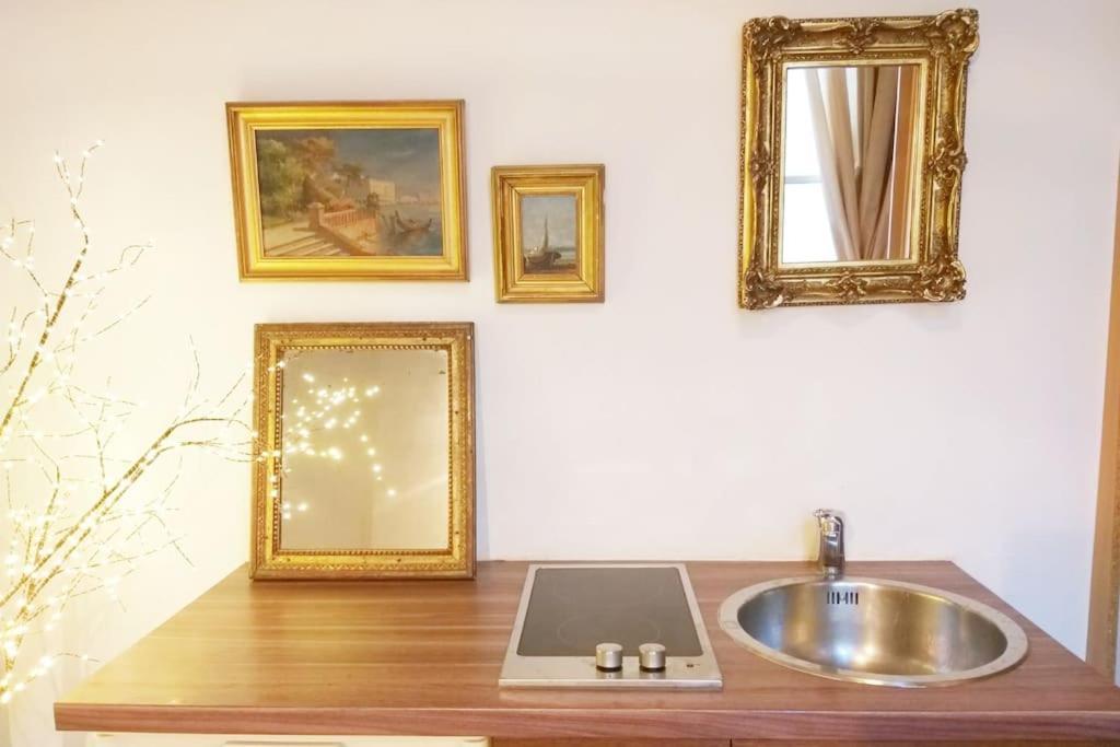 Small Luxurious Room In The Heart Of Saint Germain Párizs Kültér fotó